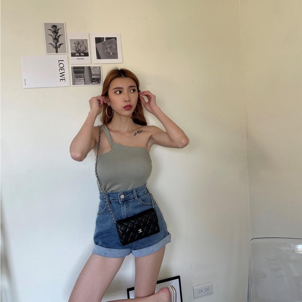 【DOE.FF自訂款】坑條杯墊背心 (現貨) bratop bra 背心女 一字領 一字領上衣 削肩背心 短版背心-細節圖2