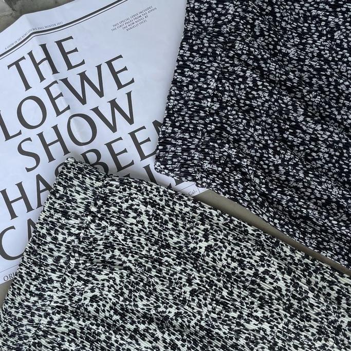 【DOE.FF】碎花百褶飄逸長裙 (現貨) 長裙 高腰長裙 裙子 Ａ字裙 開衩長裙 牛仔短裙 孕婦裝 連身裙 女裝 開衩-細節圖9