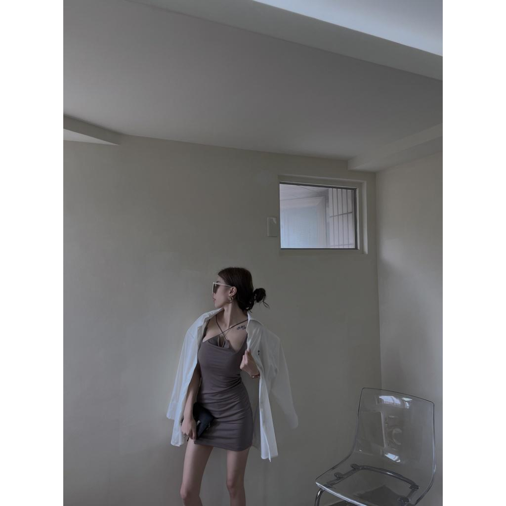 【DOE.FF】歐美S型冰絲細肩短洋｜現貨｜洋裝 短洋裝 包臀洋裝 包臀短裙 辣妹 歐美 ＩＮＳ風 背心 長版背心-細節圖3