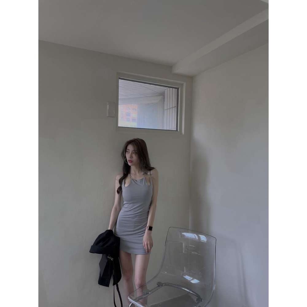 【DOE.FF】歐美S型冰絲細肩短洋｜現貨｜洋裝 短洋裝 包臀洋裝 包臀短裙 辣妹 歐美 ＩＮＳ風 背心 長版背心-細節圖4