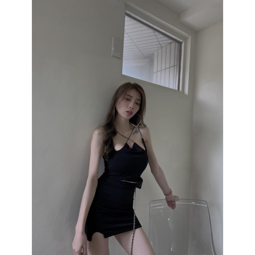 【DOE.FF】歐美S型冰絲細肩短洋｜現貨｜洋裝 短洋裝 包臀洋裝 包臀短裙 辣妹 歐美 ＩＮＳ風 背心 長版背心-細節圖7