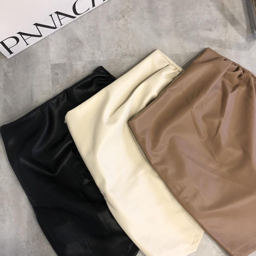 【DOE.FF】 抓皺皮質褲裙 (現貨+預購) 褲裙 皮裙 短裙 女裝 裙子 高腰短裙 短褲女 高腰短褲 洋裝 連身裙-細節圖9