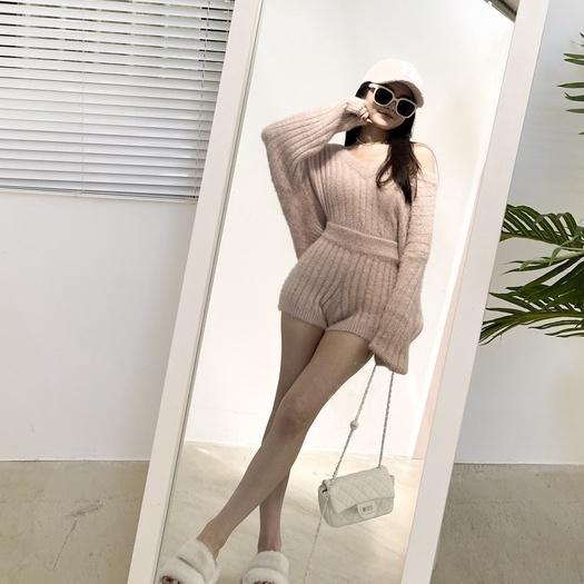 【DOE.FF】韓國貂毛針織2件套｜現貨｜水貂毛 水貂毛套裝 套裝女 v領毛衣 水貂毛短褲 水貂毛上衣 針織毛衣 毛衣女-細節圖2