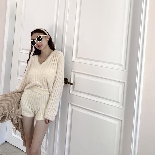 【DOE.FF】韓國貂毛針織2件套｜現貨｜水貂毛 水貂毛套裝 套裝女 v領毛衣 水貂毛短褲 水貂毛上衣 針織毛衣 毛衣女-細節圖7