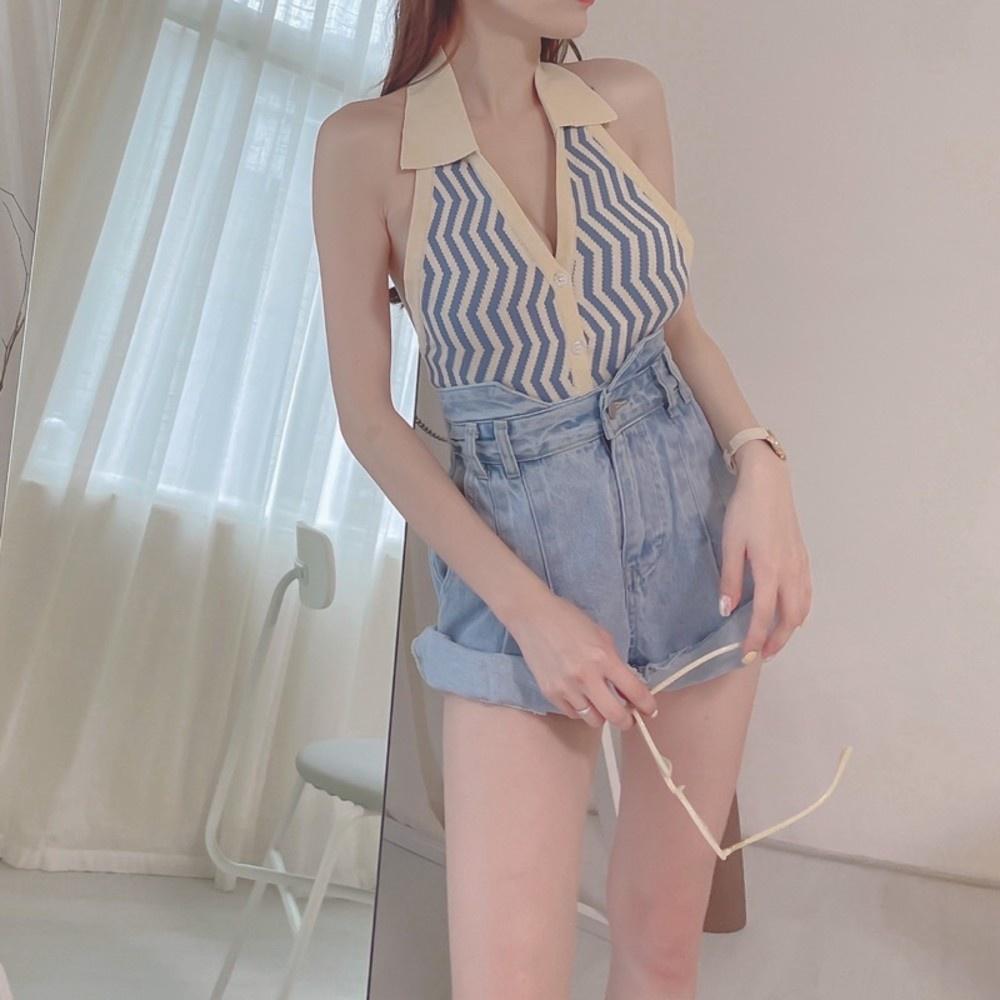 【DOE.FF】翻領波紋削肩背心 (現貨) 背心女 辣妹上衣 露背上衣 內搭背心 小可愛 上衣女 歐美風 辣妹風 女裝-細節圖3