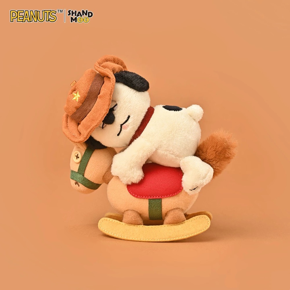 【熊盒子】正版授權🔖PEANUTS 馬年限定 史努比 奧拉夫 牛仔探險 搖搖木馬 毛絨吊飾 包包吊飾-細節圖2