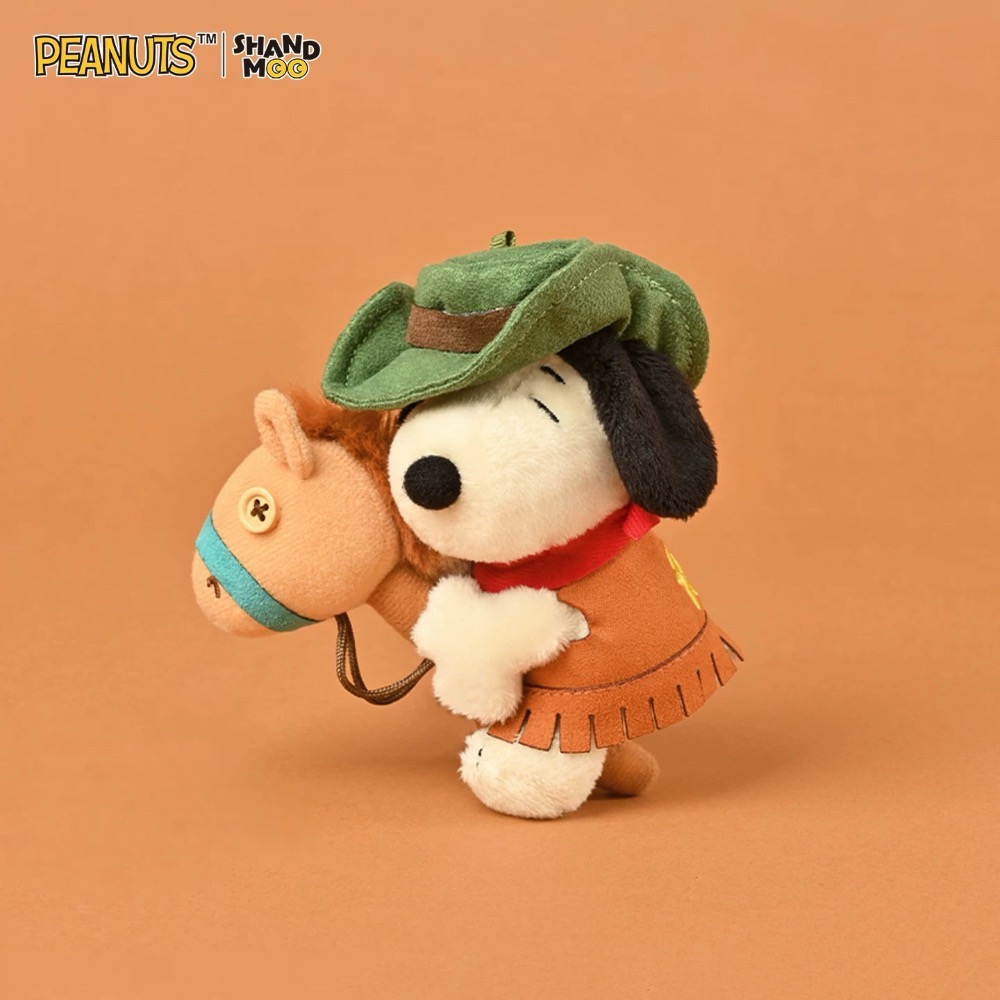 【熊盒子】正版授權🔖PEANUTS 馬年限定 史努比 奧拉夫 牛仔探險 搖搖木馬 毛絨吊飾 包包吊飾-細節圖3