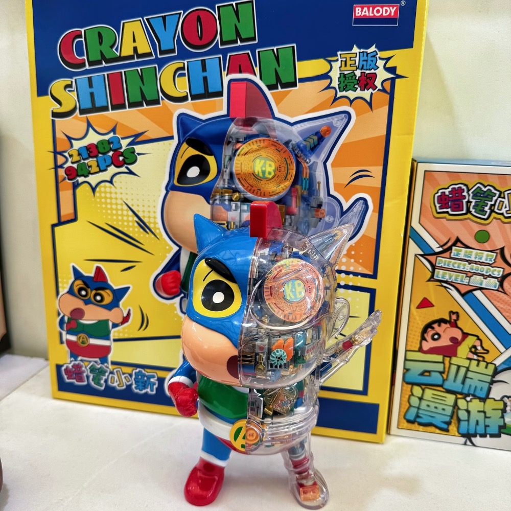 【熊盒子】 正版授權🔖 蠟筆小新 半機械 公仔 玩具 動感超人造型 科技感 動感光波 擺件 禮物-細節圖3