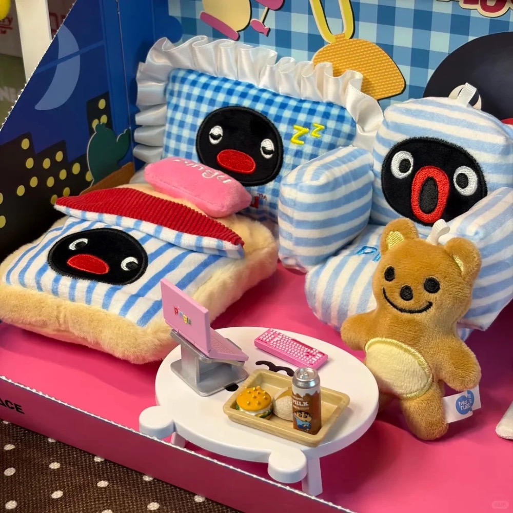【熊盒子】 正版授權🔖馬克圖布 企鵝家族PINGU 家居系列 毛絨掛件 吊飾 枕頭 拖鞋 馬桶 床 沙發 房子 電話-細節圖5