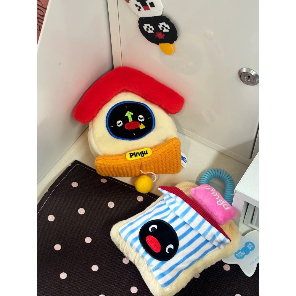 【熊盒子】 正版授權🔖馬克圖布 企鵝家族PINGU 家居系列 毛絨掛件 吊飾 枕頭 拖鞋 馬桶 床 沙發 房子 電話-細節圖7