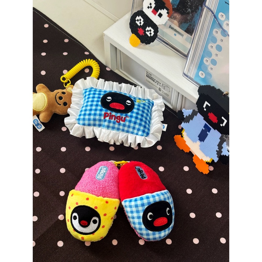【熊盒子】 正版授權🔖馬克圖布 企鵝家族PINGU 家居系列 毛絨掛件 吊飾 枕頭 拖鞋 馬桶 床 沙發 房子 電話-細節圖8