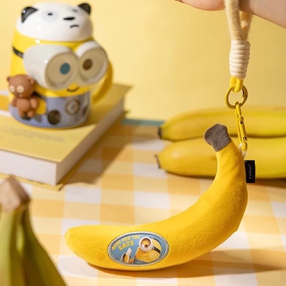 【熊盒子】 正版授權🔖 Minions 小小兵 小黃人 香蕉 毛絨吊飾 毛絨掛件 包包吊飾 禮物-細節圖2