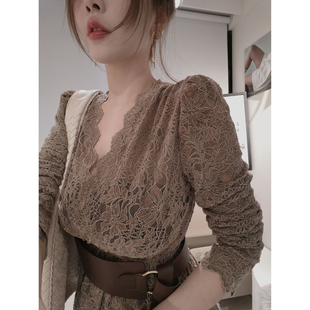 左左家#9527 絨花蕾絲斜擺上衣-細節圖2