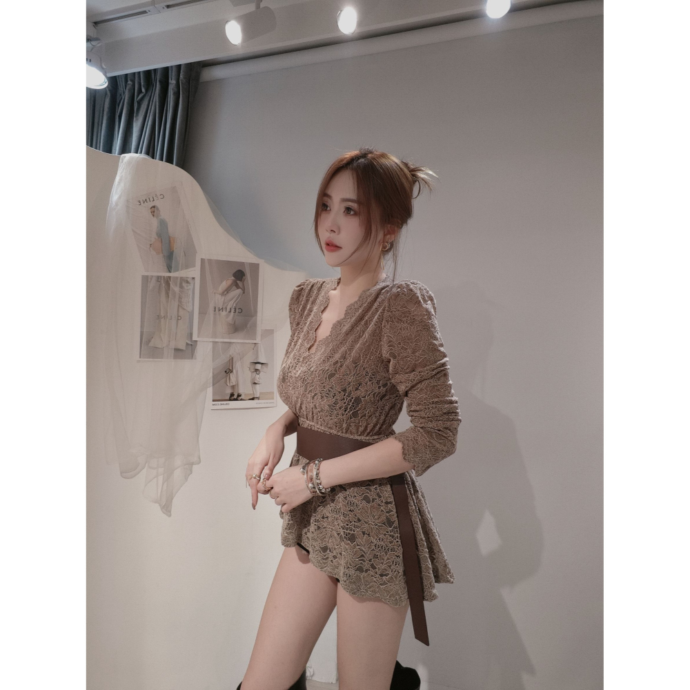 左左家#9527 絨花蕾絲斜擺上衣-細節圖3