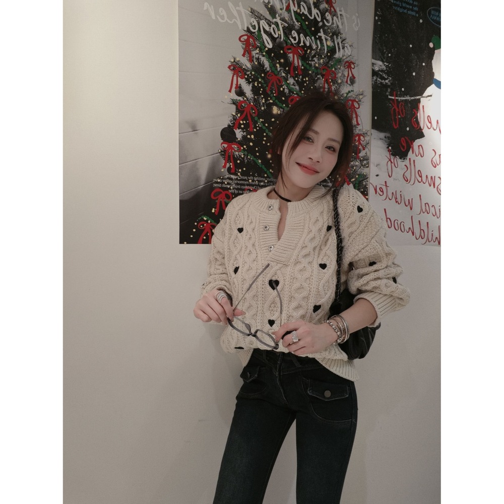 左左家#1023 高級感愛心刺繡毛衣-細節圖2