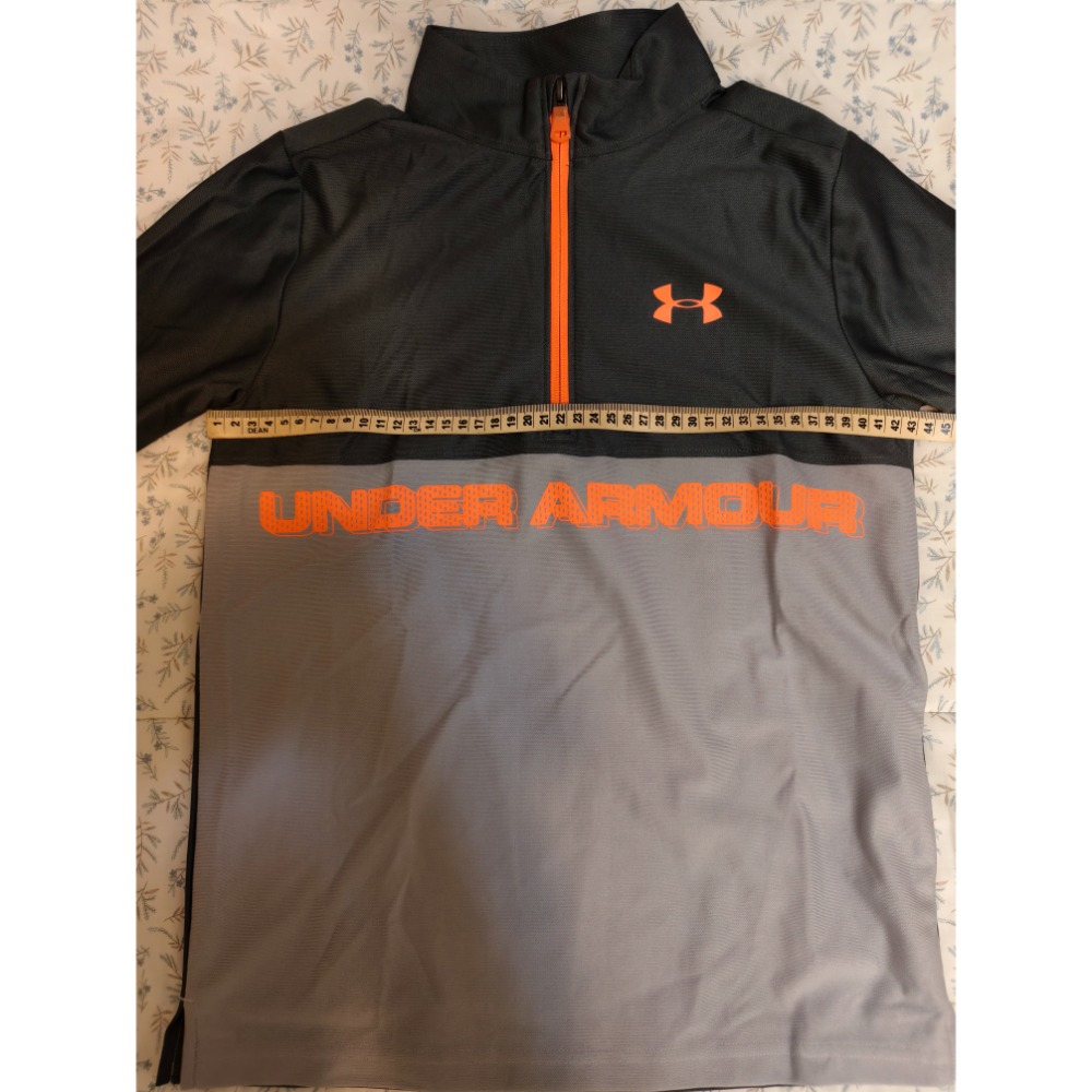 Under Armour UA 大童吸濕排汗上衣 二手-細節圖2