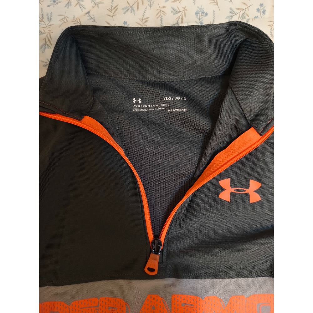 Under Armour UA 大童吸濕排汗上衣 二手-細節圖3