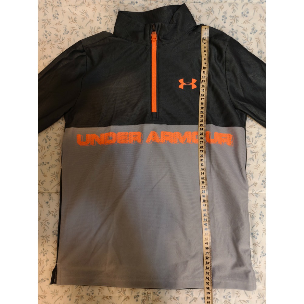 Under Armour UA 大童吸濕排汗上衣 二手-細節圖4