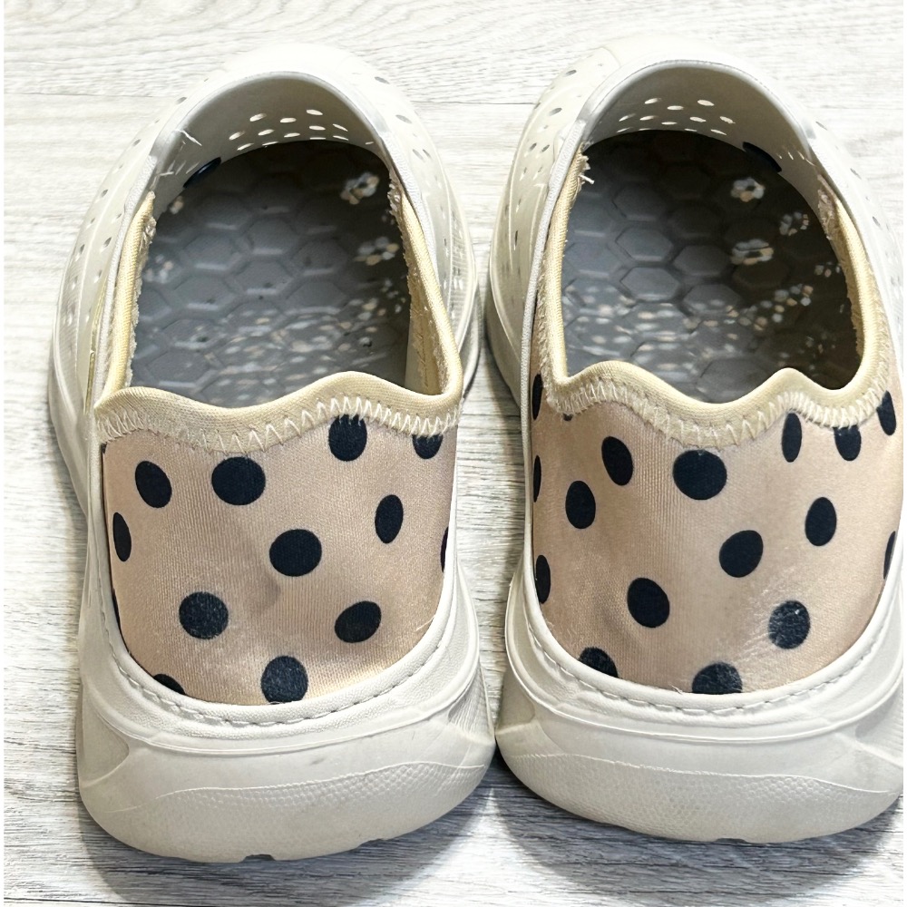 PONY ENJOY輕量洞洞鞋 珍奶 可踩式腳後跟 中性款 男女鞋(台灣難波萬系列) 5號適24-24.5公分-細節圖2