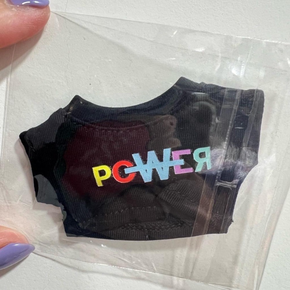 日本凱蒂貓吊飾穿power衣  GD同款凱蒂貓吊飾 坐姿凱蒂貓 現貨🔥 Jisoo同款凱蒂貓愛心扣吊飾 日本代購-細節圖4