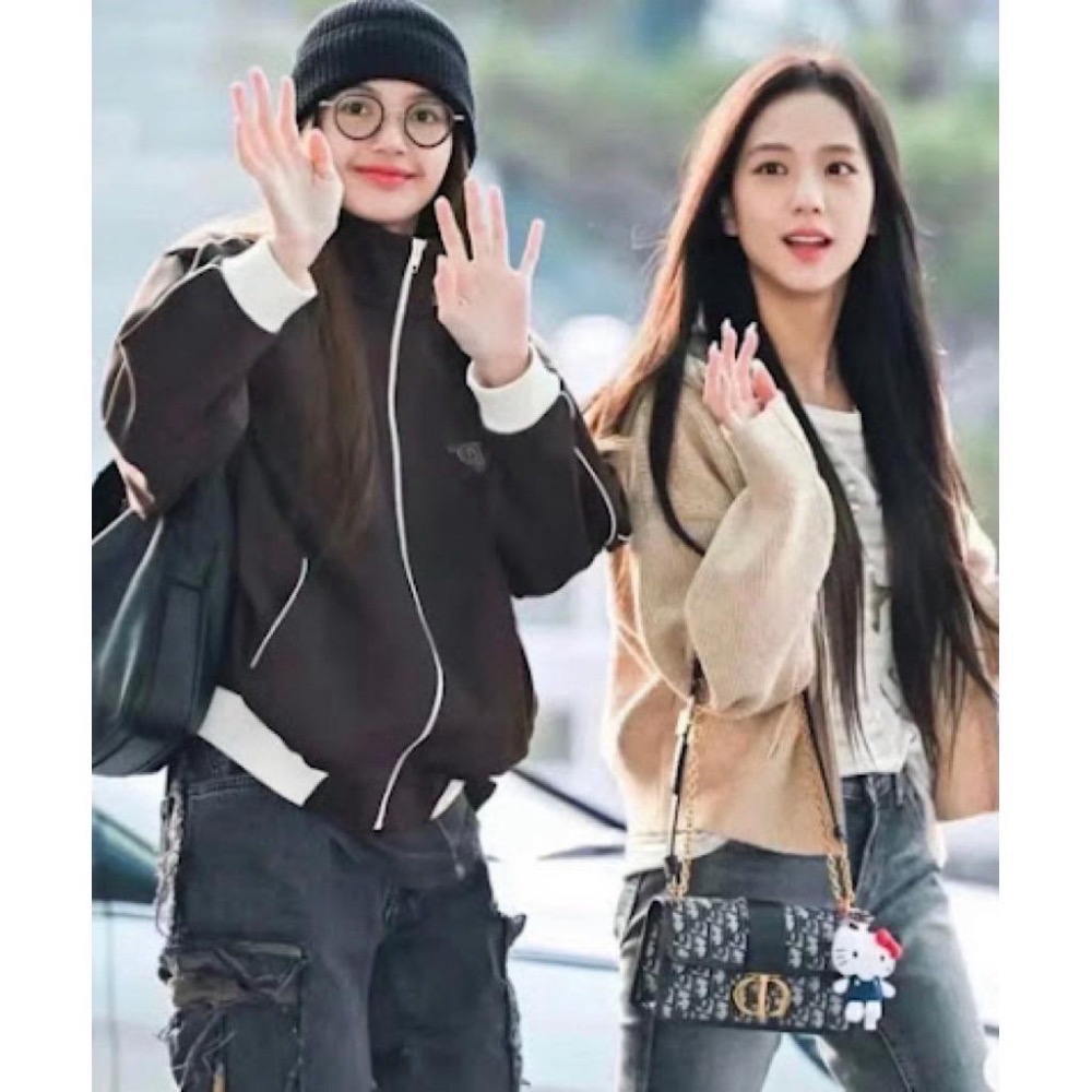 日本凱蒂貓吊飾穿power衣  GD同款凱蒂貓吊飾 坐姿凱蒂貓 現貨🔥 Jisoo同款凱蒂貓愛心扣吊飾 日本代購-細節圖5