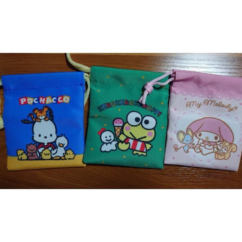 日本🇯🇵三麗鷗家族 束口袋盲包 凱蒂貓 大耳狗 庫洛米 布丁狗 美樂蒂 大眼蛙 帕恰狗 酷企鵝 漢頓 雙子星-細節圖4