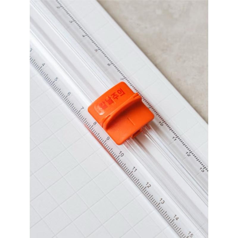 韓國🇰🇷大創 紙張切割器A5/A6 簡易版滑軌 可愛裁刀-細節圖4