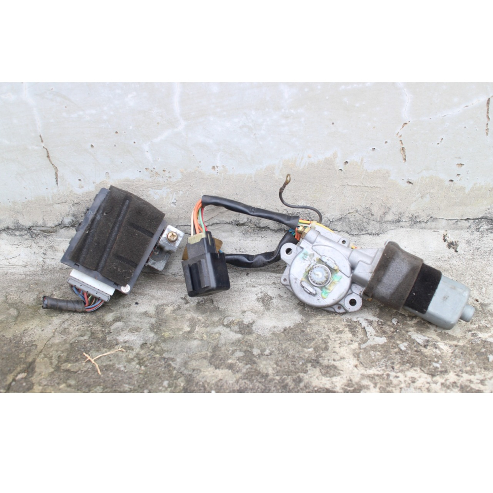 中古零件【三菱 01~04年 舊型 savrin2.0 原廠 天窗馬達 + 天窗控制盒】幸福力 天窗繼電器 馬達 天窗-細節圖2