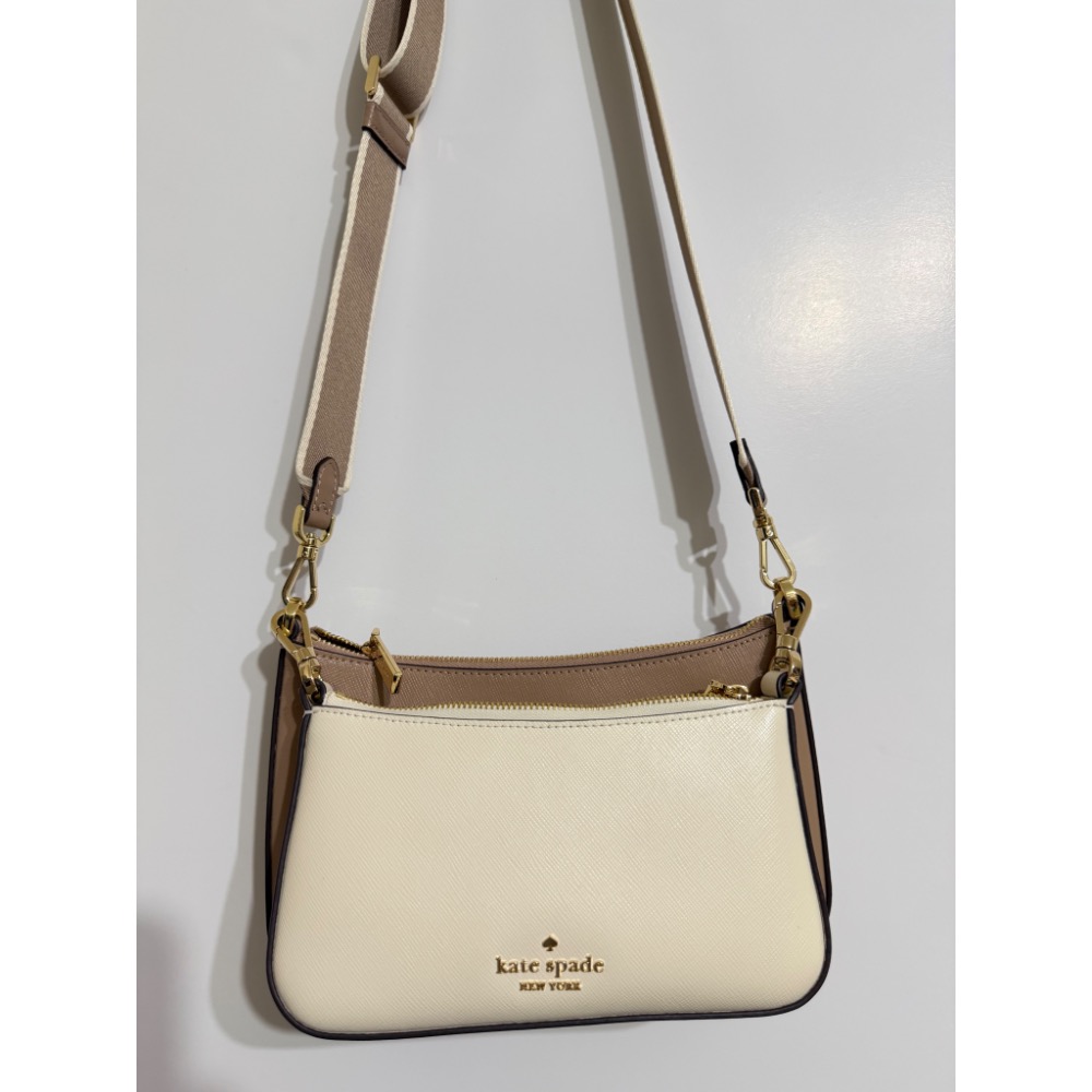 KATE SPADE 防刮拉鍊斜背雙背包 奶茶色/白-細節圖2