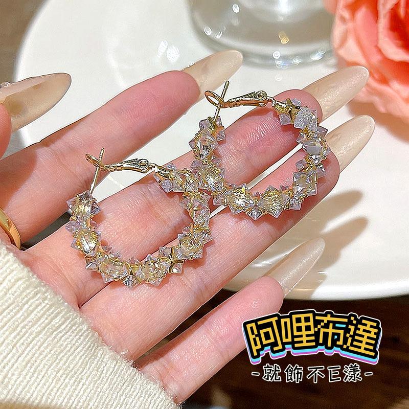【阿哩布達】👉【耳環】台灣現貨 快速出貨 簡單時尚 立體鋯石纏繞圈圈 圓圈耳針耳環 螺旋耳夾 蚊香盤耳夾 新娘飾品-細節圖3