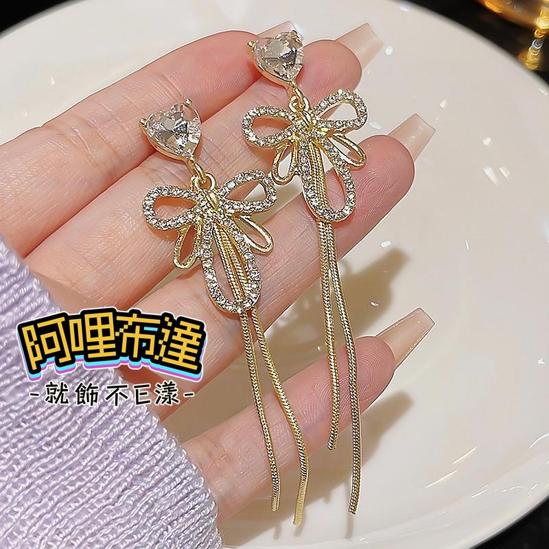 【阿哩布達】👉【耳針耳夾】台灣現貨 快速出貨 銀耳針 愛心水鑽鏤空蝴蝶結流蘇耳針 螺旋耳夾 三角耳夾 蚊香盤 新娘飾品-細節圖4