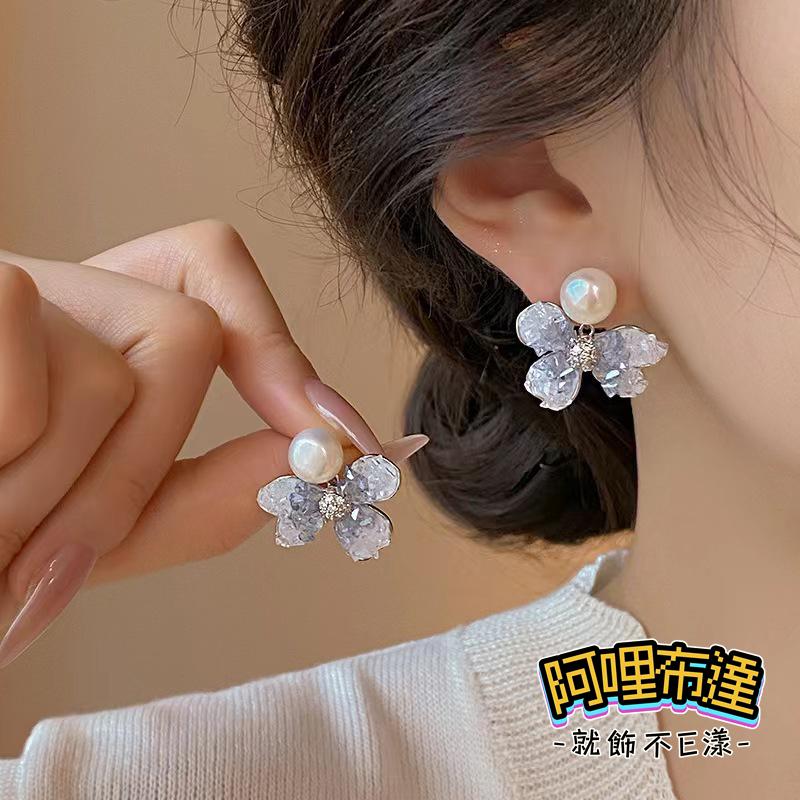 【阿哩布達】👉【耳環】台灣現貨 快速出貨 復古風潮 流行珍珠水晶花朵吊墜耳環 耳針 耳夾 蚊香盤 藍色粉色 兩色可選-細節圖2