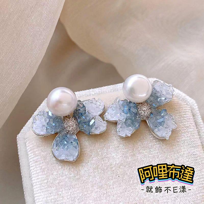 【阿哩布達】👉【耳環】台灣現貨 快速出貨 復古風潮 流行珍珠水晶花朵吊墜耳環 耳針 耳夾 蚊香盤 藍色粉色 兩色可選-細節圖6