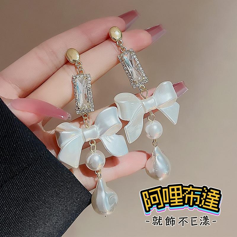 【阿哩布達】👉【耳針耳夾】台灣現貨 快速出貨 銀耳針 長條水鑽白色立體蝴蝶結流蘇耳針耳針 螺旋耳夾 蚊香盤 新娘飾品-細節圖2