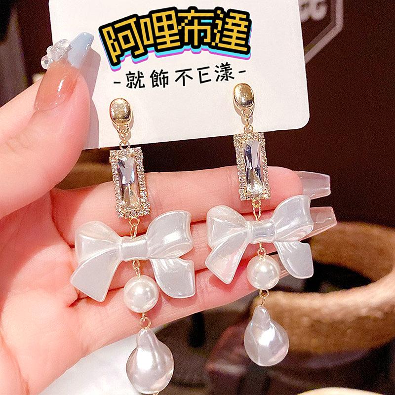 【阿哩布達】👉【耳針耳夾】台灣現貨 快速出貨 銀耳針 長條水鑽白色立體蝴蝶結流蘇耳針耳針 螺旋耳夾 蚊香盤 新娘飾品-細節圖4