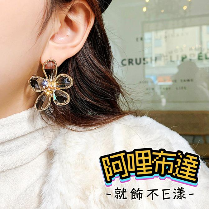 【阿哩布達】👉【耳針耳夾】台灣現貨 快速出貨 925銀耳針 歐美誇張立體水晶花朵耳針 兩色可選 外拍 新娘秘書 新娘飾品-細節圖4