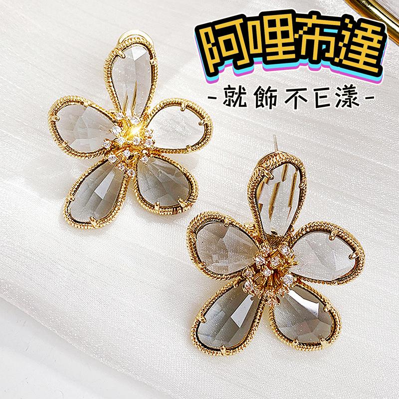 【阿哩布達】👉【耳針耳夾】台灣現貨 快速出貨 925銀耳針 歐美誇張立體水晶花朵耳針 兩色可選 外拍 新娘秘書 新娘飾品-細節圖6