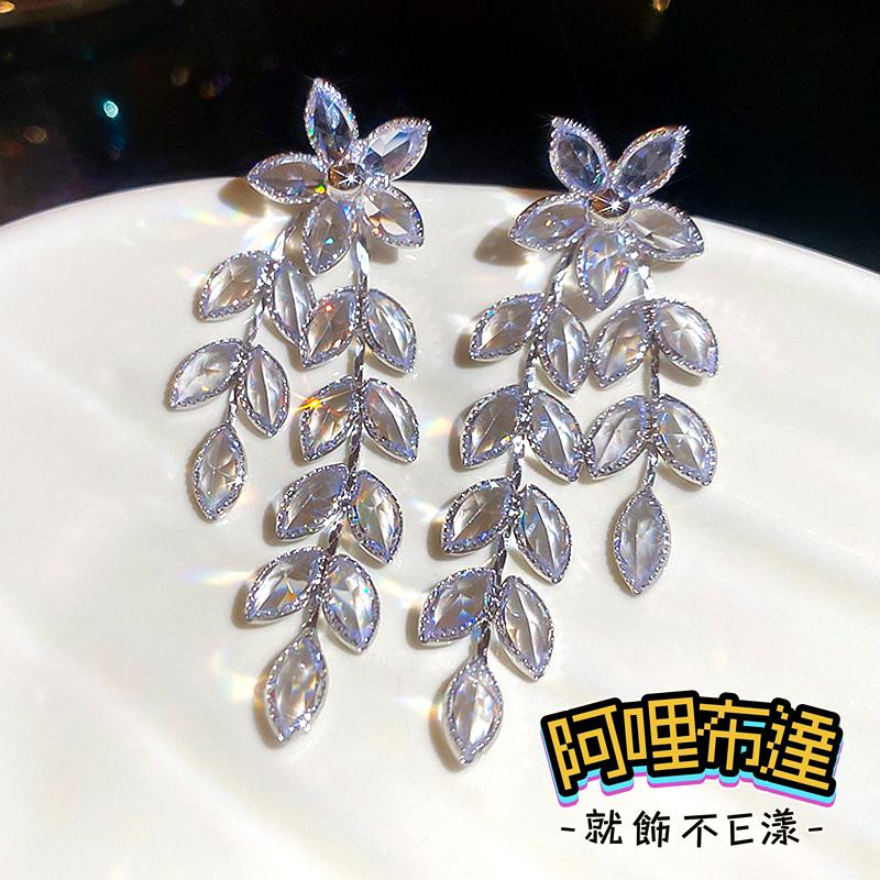 【阿哩布達】👉【耳針耳夾】台灣現貨 快速出貨 精緻透明水晶花朵流蘇耳針 螺旋耳夾 三角耳夾 蚊香盤 新娘秘書 新娘飾品-細節圖3