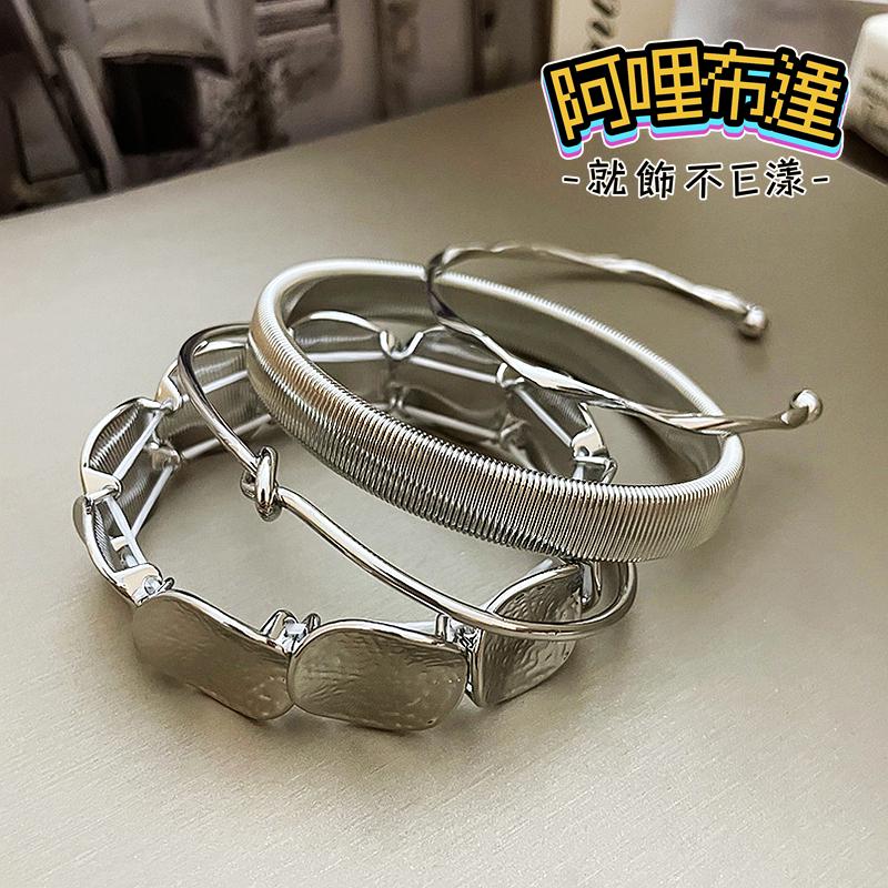 【阿哩布達】👉【手鍊】台灣現貨 快速出貨SH115 四件組 精緻ins 個性風格時尚多層次手鍊 新娘飾品 兩色可選 舞孃-細節圖6