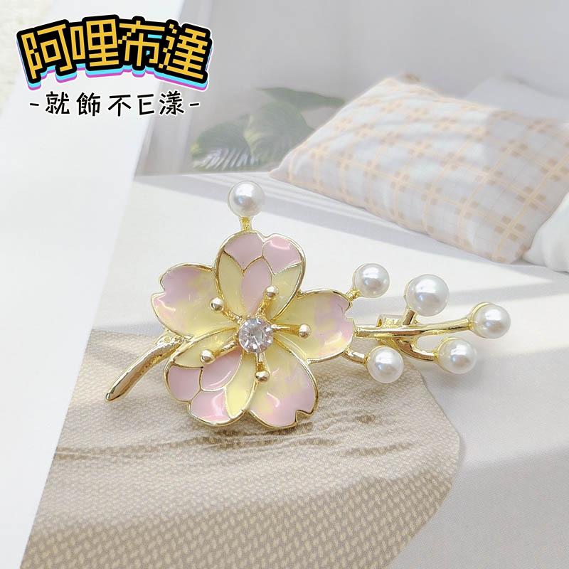 【阿哩布達】👉【胸針】台灣現貨 快速出貨BR20 優雅祝福 精緻琺瑯櫻花花朵珍珠別針 胸針 GD新娘飾品 新娘秘書-細節圖2