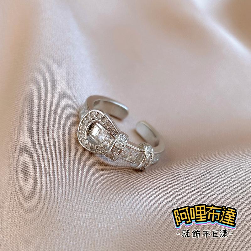 【阿哩布達】👉【戒指】台灣現貨 快速出貨JZ27 個性精緻皮帶造型水鑽戒指 開口戒 金銀兩色可選 新娘秘書 新娘飾品-細節圖8