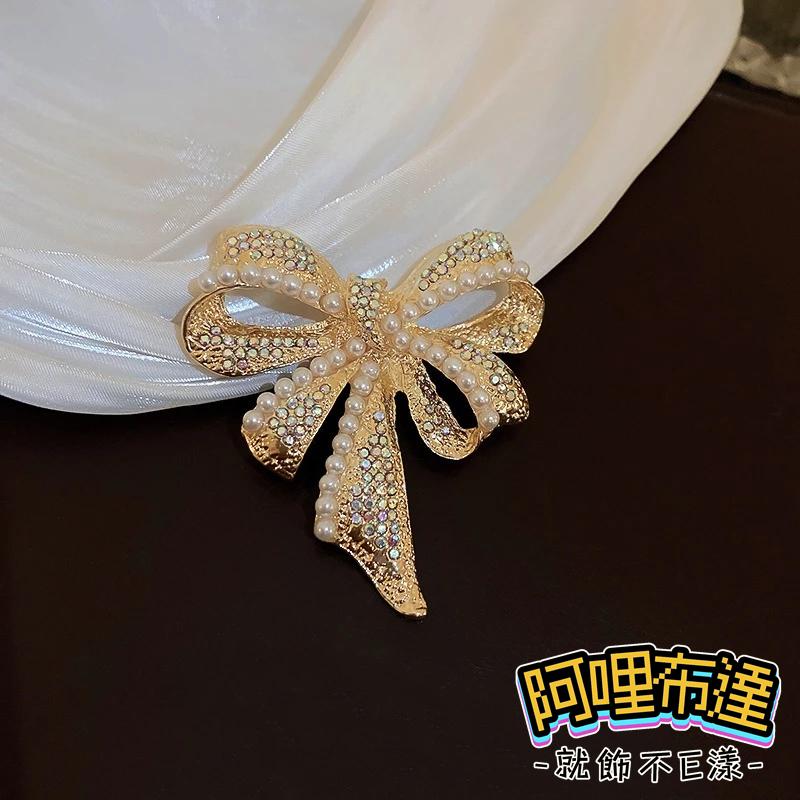 【阿哩布達】👉【胸針】台灣現貨 快速出貨BR11 水鑽珍珠立體蝴蝶結別針 胸針 徽章 兩色可選 GD 新娘飾品 新娘秘書-細節圖6