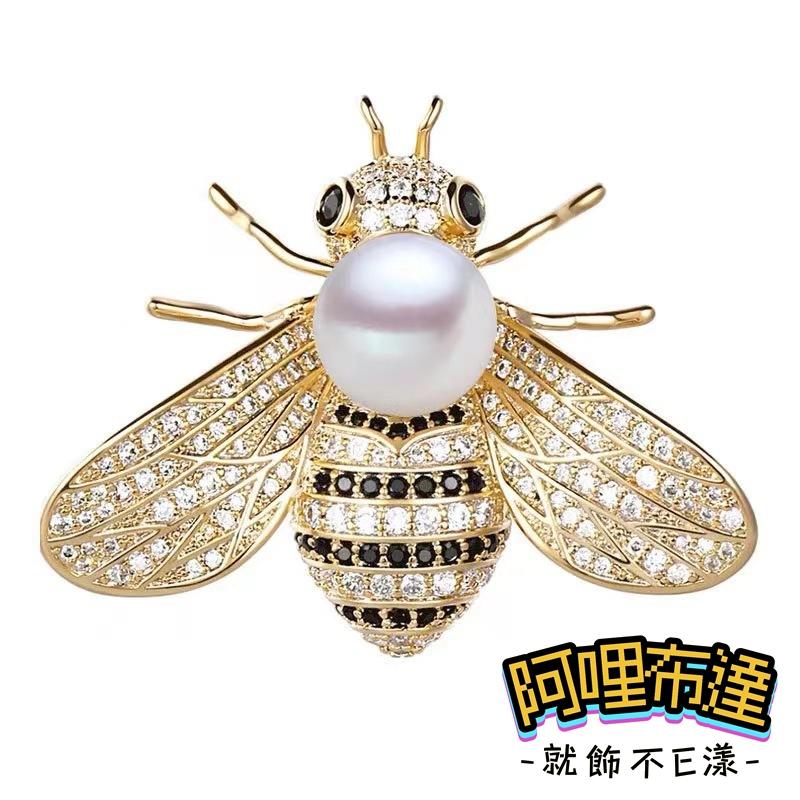 【阿哩布達】👉【胸針】台灣現貨 快速出貨BR27 可愛俏皮 滿鑽金蜜蜂珍珠別針 胸針 徽章 GD 新娘飾品 新娘秘書-細節圖3