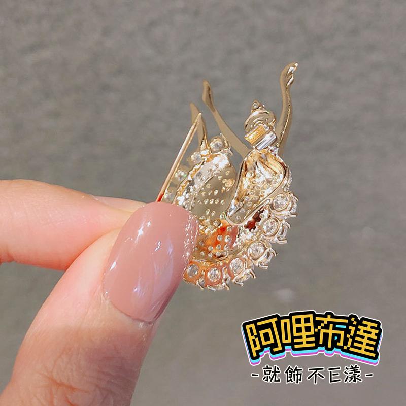 【阿哩布達】👉【胸針】台灣現貨 快速出貨BR29 翩翩起舞 芭蕾女孩水鑽造型別針 胸針 兩色可選 新娘秘書 新娘飾品-細節圖6