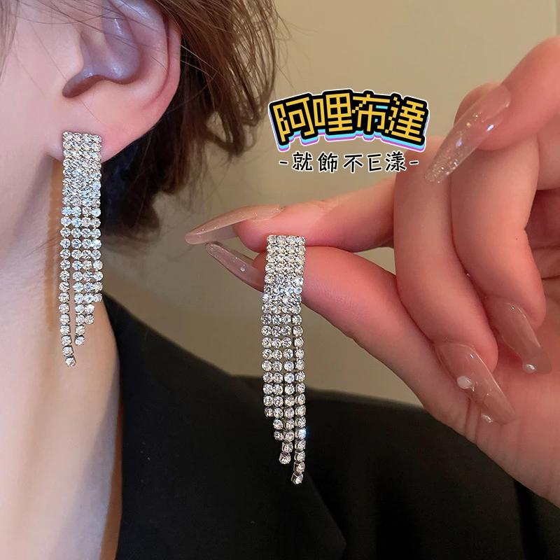 【阿哩布達】👉【套鍊組】台灣現貨 快速出貨TL48 美麗新娘 精緻璀璨 交叉水鑽V型流蘇項鍊耳環套組 二件組 新娘項鍊-細節圖4