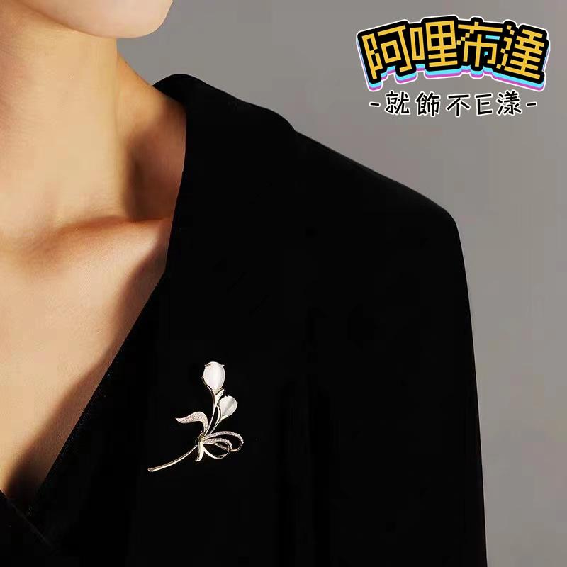 【阿哩布達】👉【胸針】台灣現貨 快速出貨BR16 高貴典雅 水晶鬱金香花朵鑲鑽別針 胸針 GD 兩色可選 新娘飾品 新秘-細節圖6