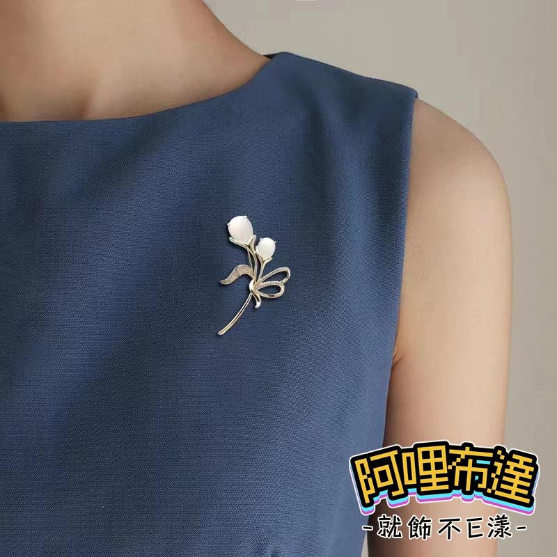 【阿哩布達】👉【胸針】台灣現貨 快速出貨BR16 高貴典雅 水晶鬱金香花朵鑲鑽別針 胸針 GD 兩色可選 新娘飾品 新秘-細節圖7