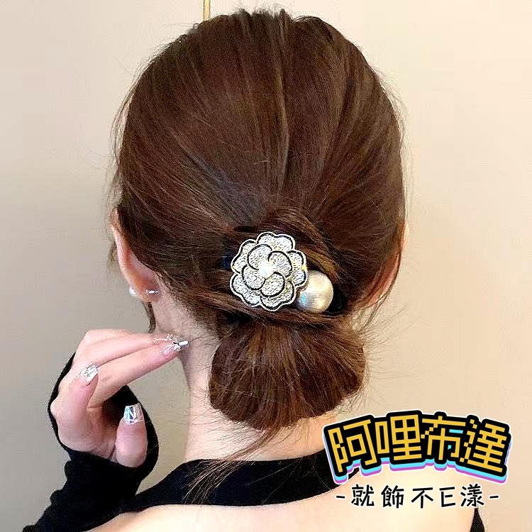 【阿哩布達】👉【髮飾】台灣現貨 快速出貨S94 網路熱門 INS 滿版水鑽金屬花朵大珠珠絨布彈力髮束 馬尾辮 新娘飾品-細節圖4