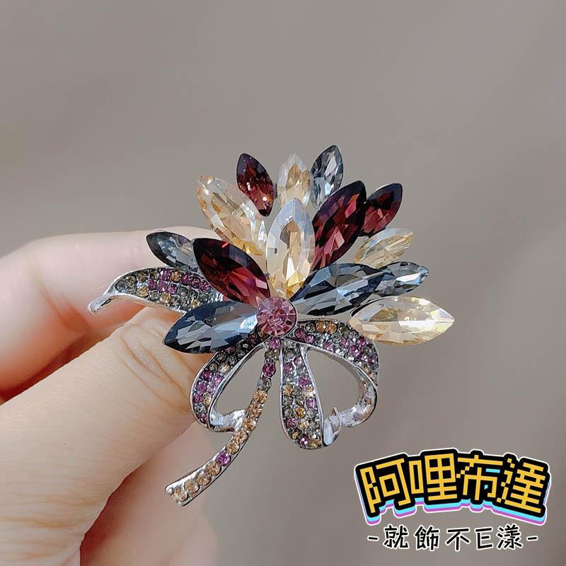 【阿哩布達】👉【胸針】台灣現貨 快速出貨BR23 幸福時刻 彩色水晶新娘捧花別針 胸針 徽章 GD 新娘飾品 新娘秘書-細節圖4