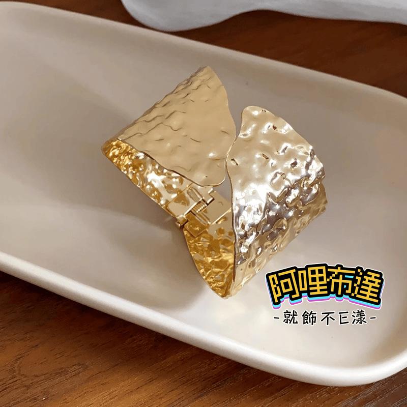 【阿哩布達】👉【手鍊】台灣現貨 快速出貨SH101 簡約 鍛打錘紋造型寬版手環 開口手環 兩色可選 新娘飾品 新娘秘書-細節圖2